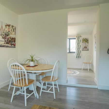 Stunning Modern Apartment In The Cotswolds Chalford Εξωτερικό φωτογραφία